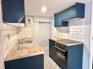 Kitchen- click for photo gallery